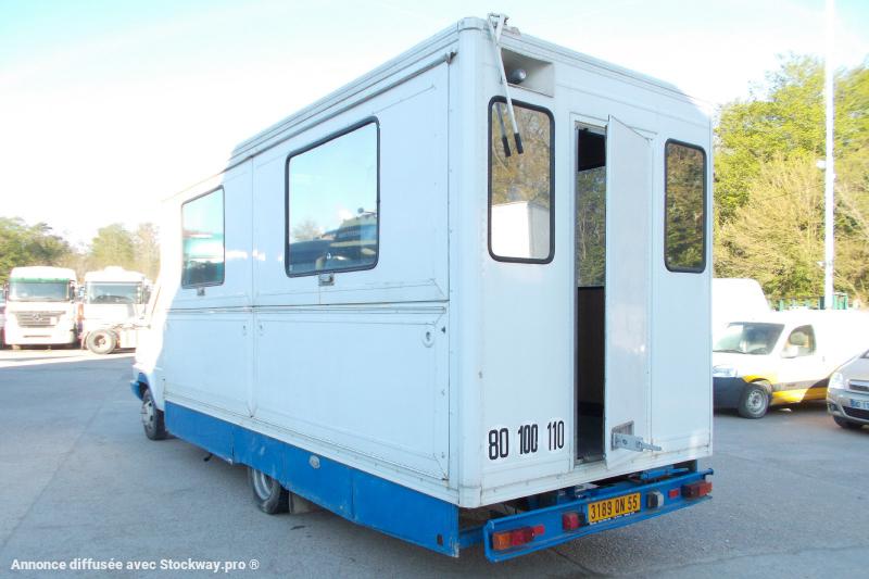 Photo Renault Gamme B 70 destiné pour l'export image 3/7