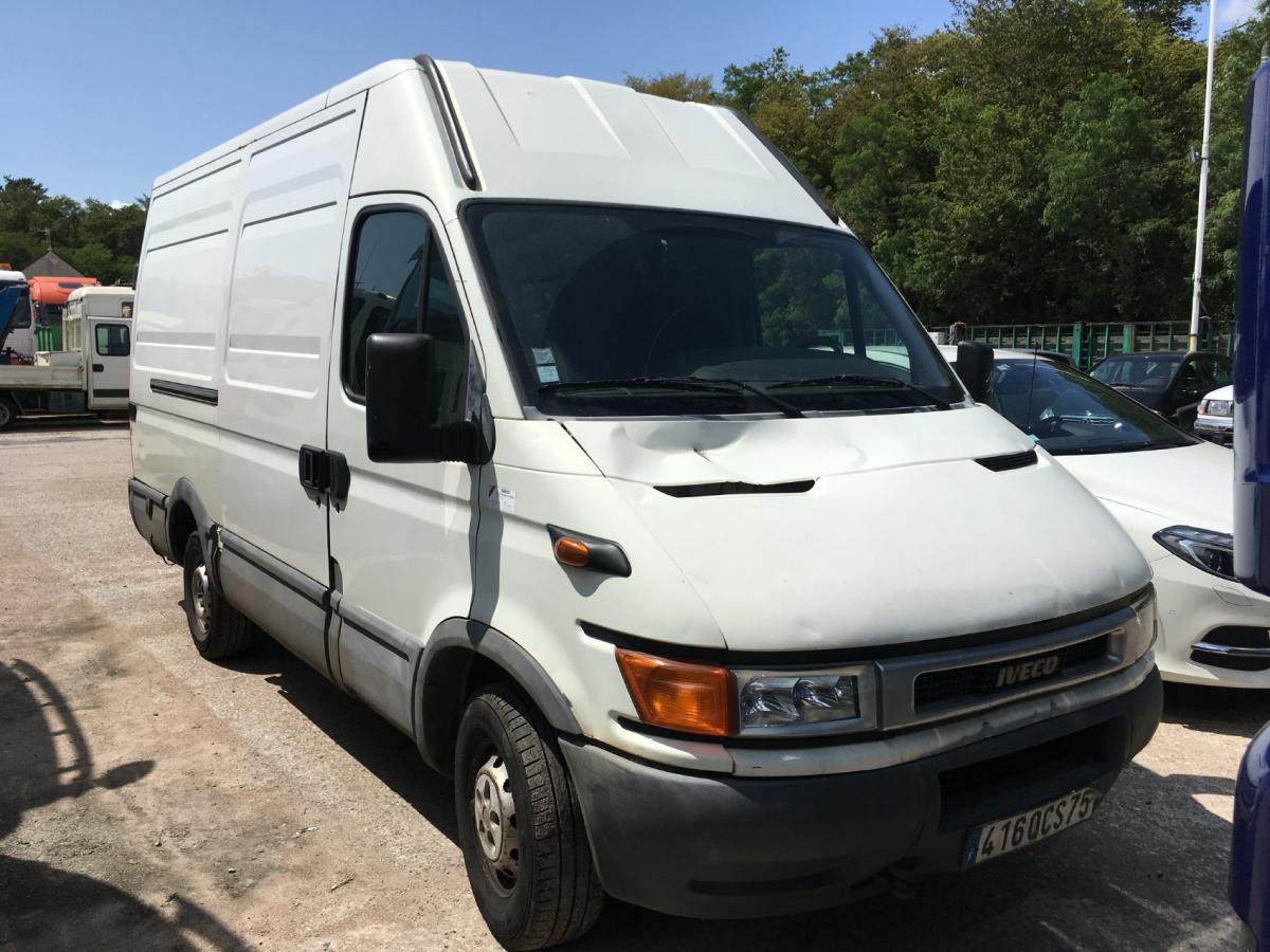 Utilitaire Iveco Daily 35S13 Fourgon Fourgon tôlé