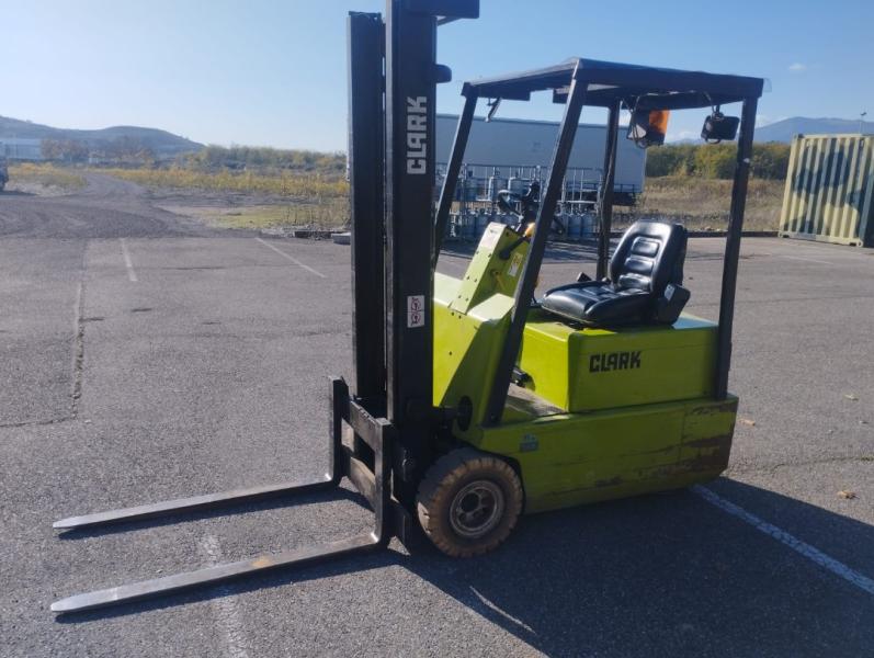 Heftruck Clark Chariot élévateur TM15N