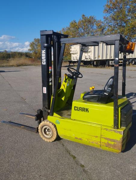 Carrelli elevatori Clark Chariot élévateur TM15N