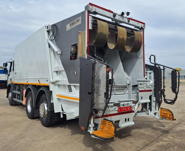 Maquinaria vial Renault Premium 380 DXI