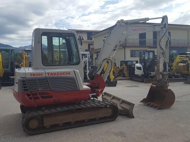 Koparka Takeuchi TB 250