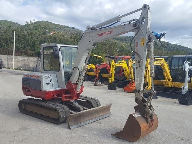 Escavadora Takeuchi TB 250