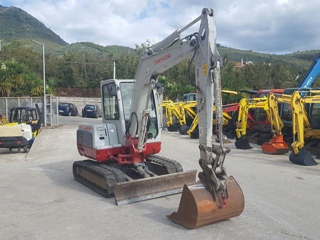 Escavadora Takeuchi TB 250