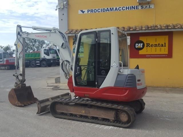 Escavadora Takeuchi TB 250