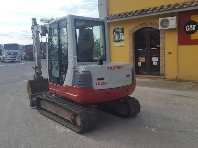 Escavatore Takeuchi TB 250