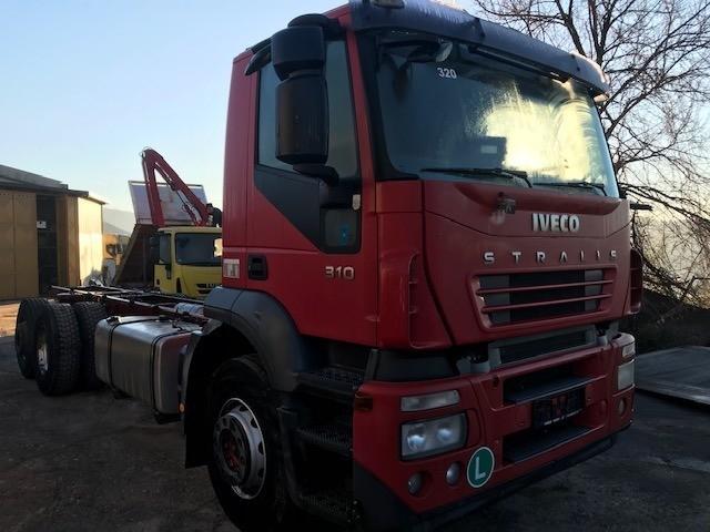 vrachtwagen Iveco Stralis AD 260 S 31