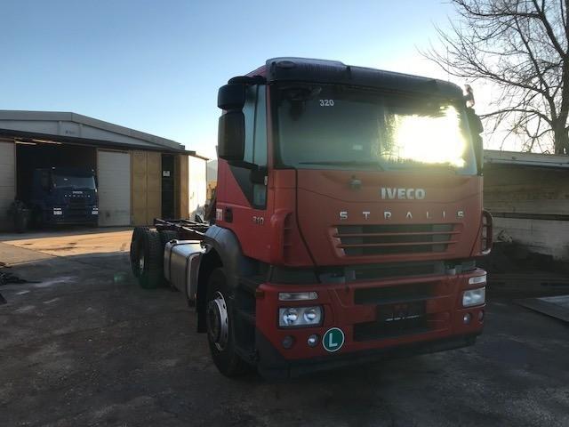 Truck Iveco Stralis AD 260 S 31