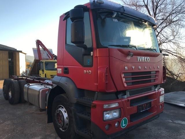 Truck Iveco Stralis AD 260 S 31