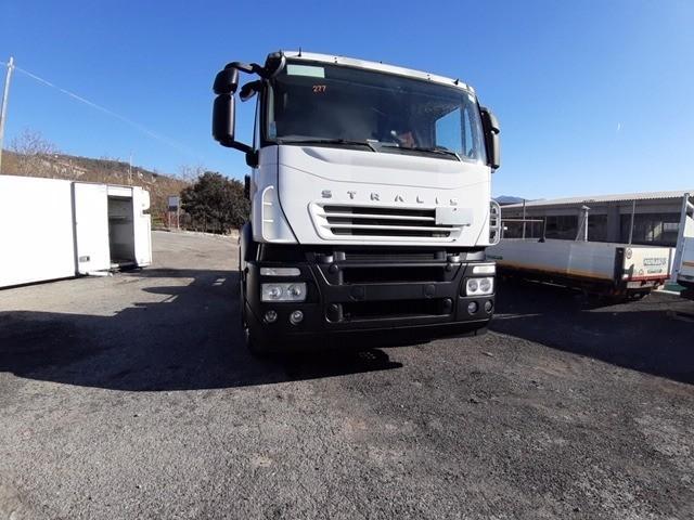 Camião Iveco Stralis AD 190 S 31