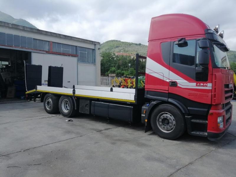 Camião Iveco Stralis 260 S 42