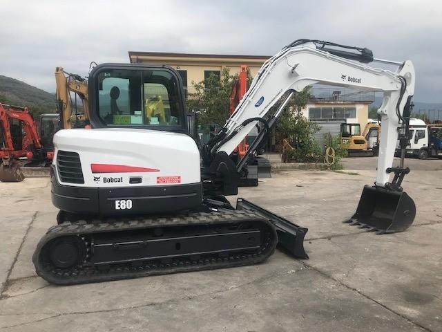 Escavadora Bobcat E 80