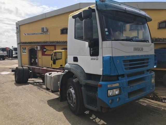 Camião Iveco Stralis AD 190 S 35