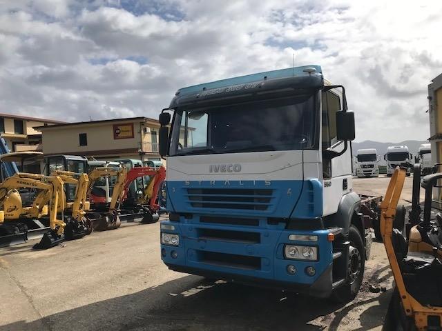 Camión Iveco Stralis AD 190 S 35