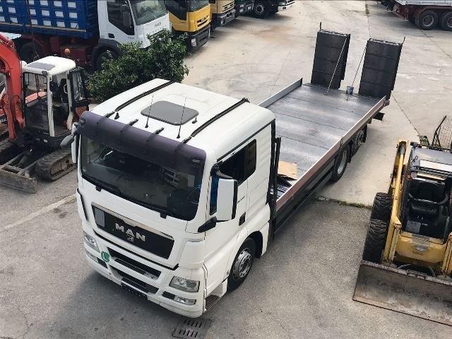 Truck MAN TGX 26.440