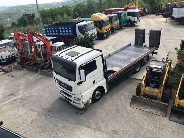 Truck MAN TGX 26.440