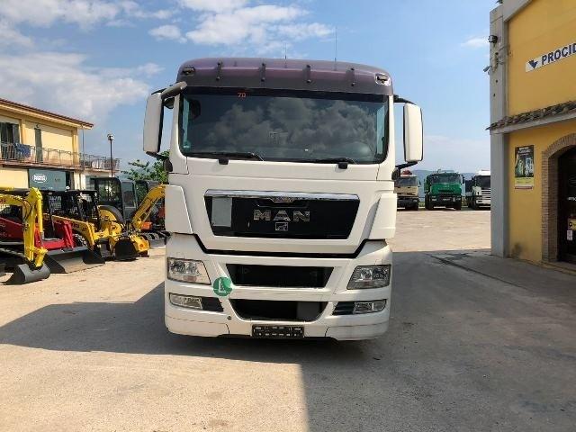 Truck MAN TGX 26.440