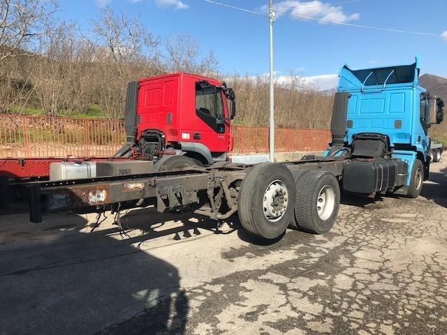 Camião Iveco Stralis AD 260 S 33