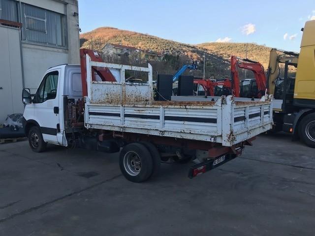 samochód dostawczy Iveco Daily 35C13