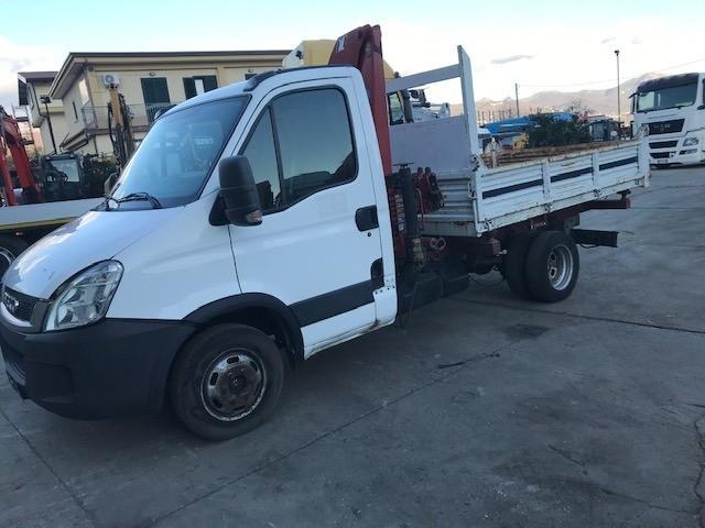 samochód dostawczy Iveco Daily 35C13