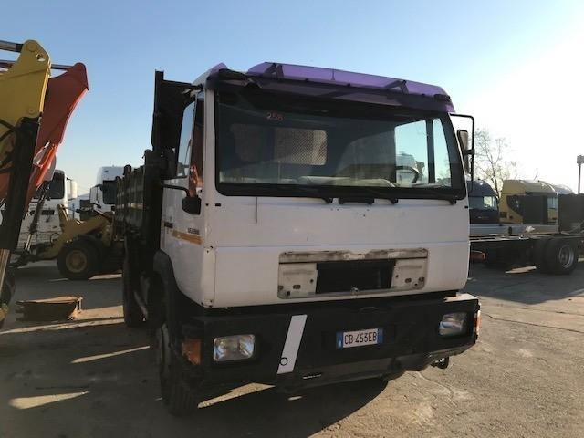 Camion MAN LE 220 B