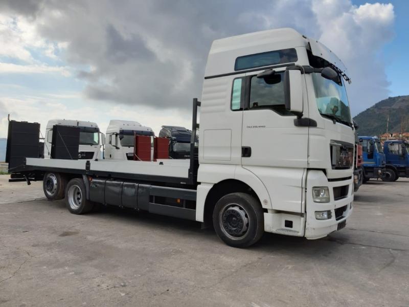 Truck MAN TGX 26.440