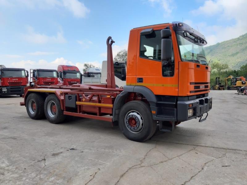 vrachtwagen Iveco Eurotrakker 260E38