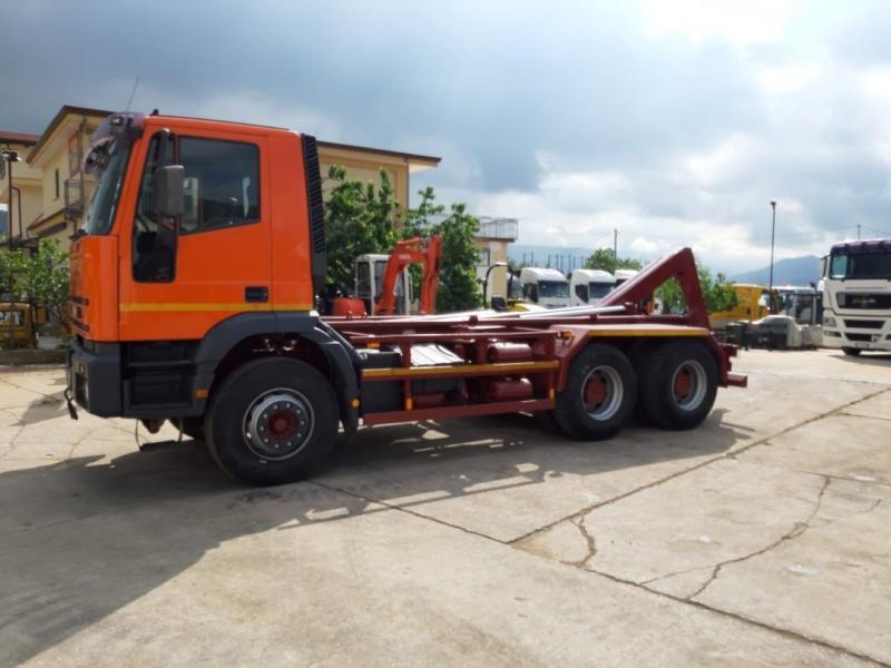 vrachtwagen Iveco Eurotrakker 260E38