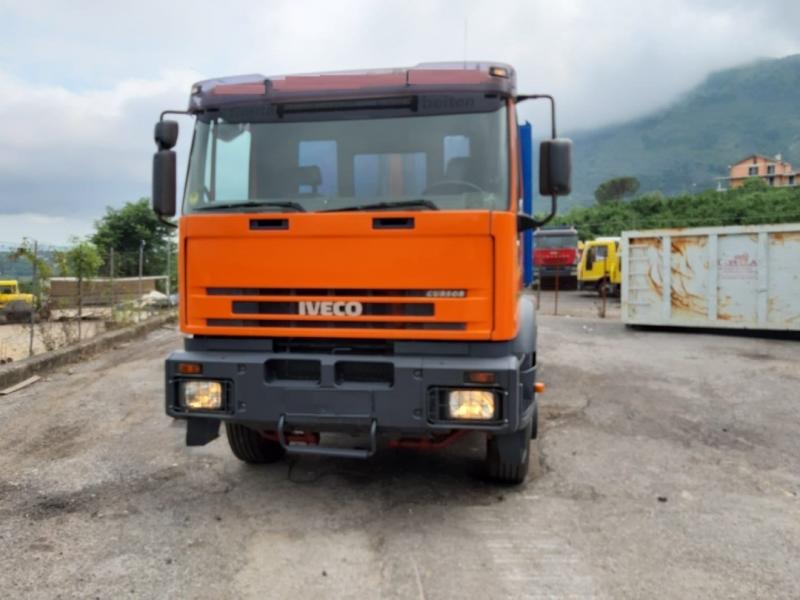 vrachtwagen Iveco Eurotrakker 260E38