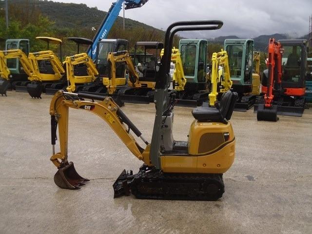 Excavator Caterpillar 300.9D