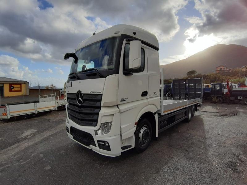 vrachtwagen Mercedes Actros 2542