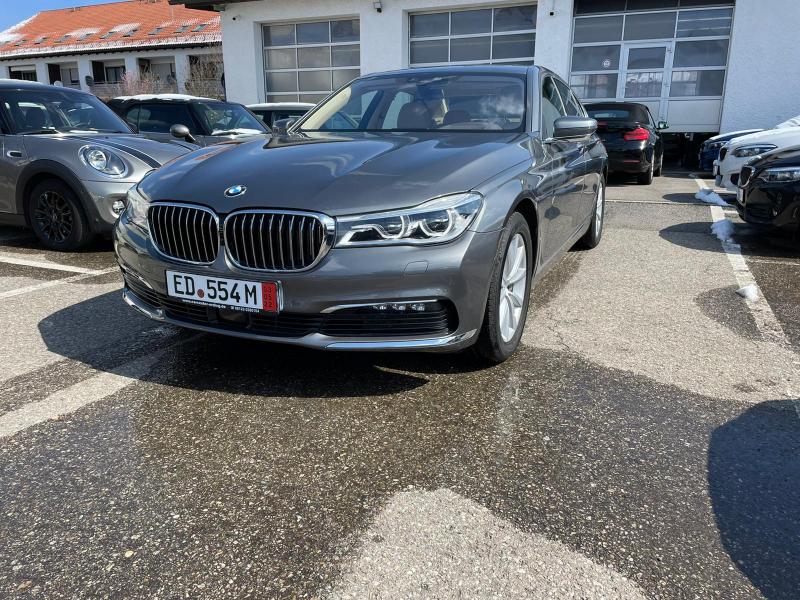 Automobile BMW 730