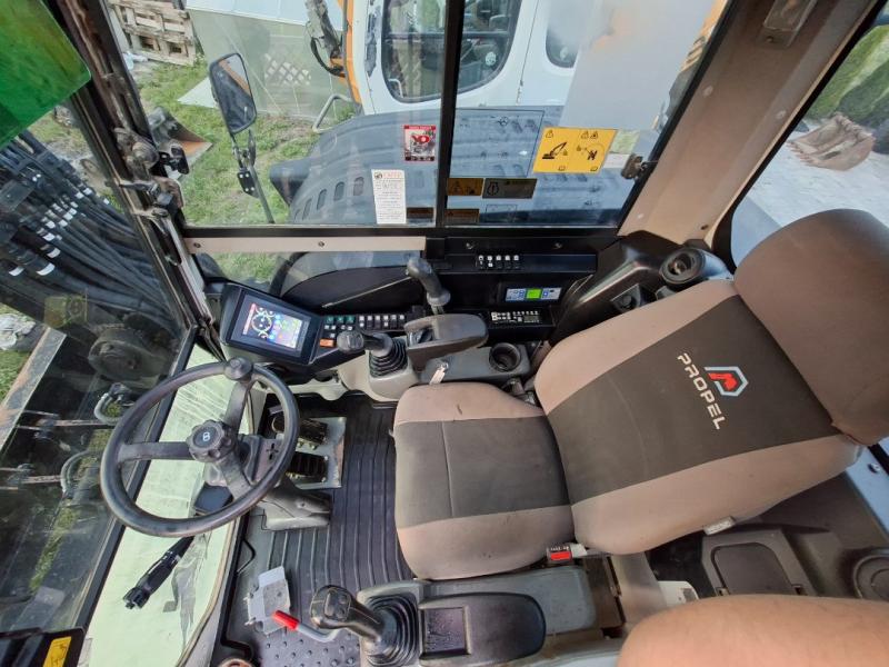 Pelle Takeuchi TB295W