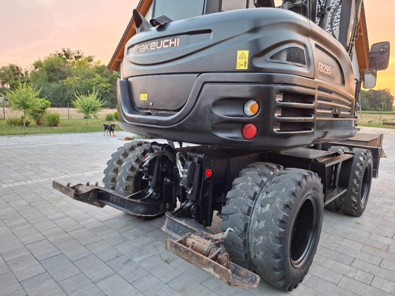 Pelle Takeuchi TB295W