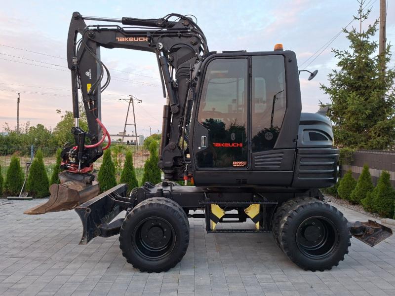 Pelle Takeuchi TB295W