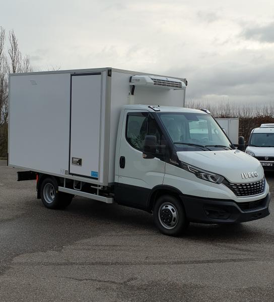 Commercial van/truck Iveco Nouveau Daily 2022
