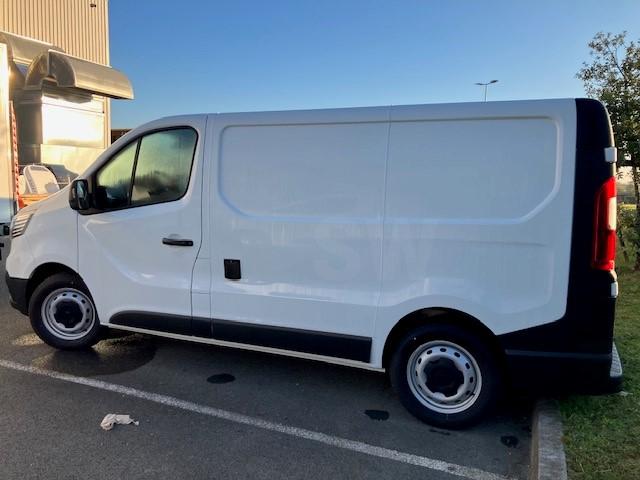 samochód dostawczy Renault Trafic L1H1 DCI