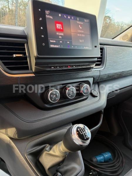 samochód dostawczy Renault Trafic L1H1 DCI