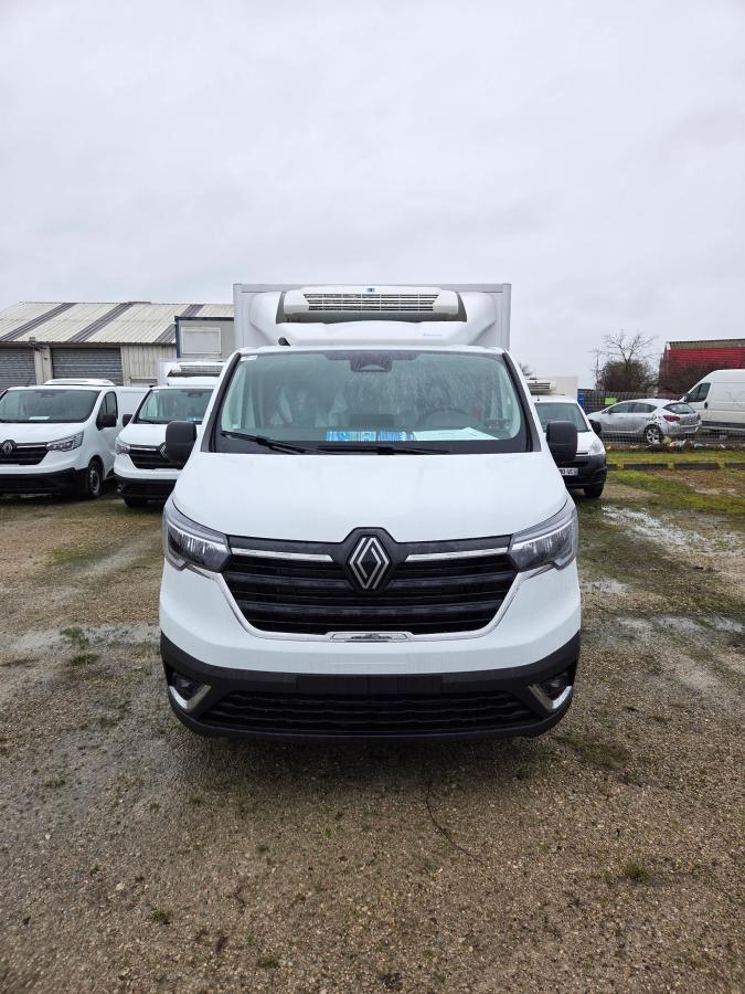 samochód dostawczy Renault Trafic