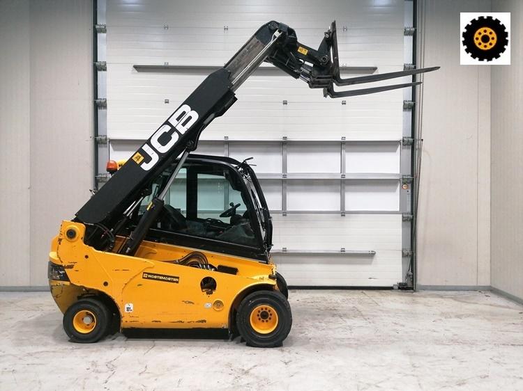 Empilhador braço telescópico  Jcb TLT35D 2WD