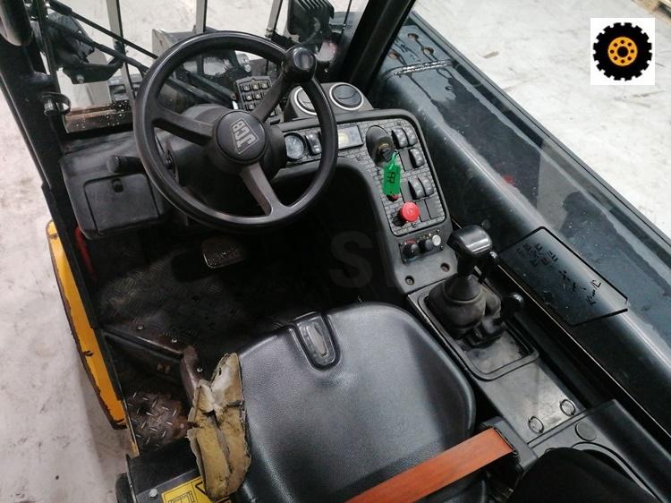 Empilhador braço telescópico  Jcb TLT35D 2WD