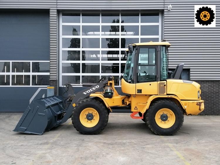 Shovel Volvo L30G