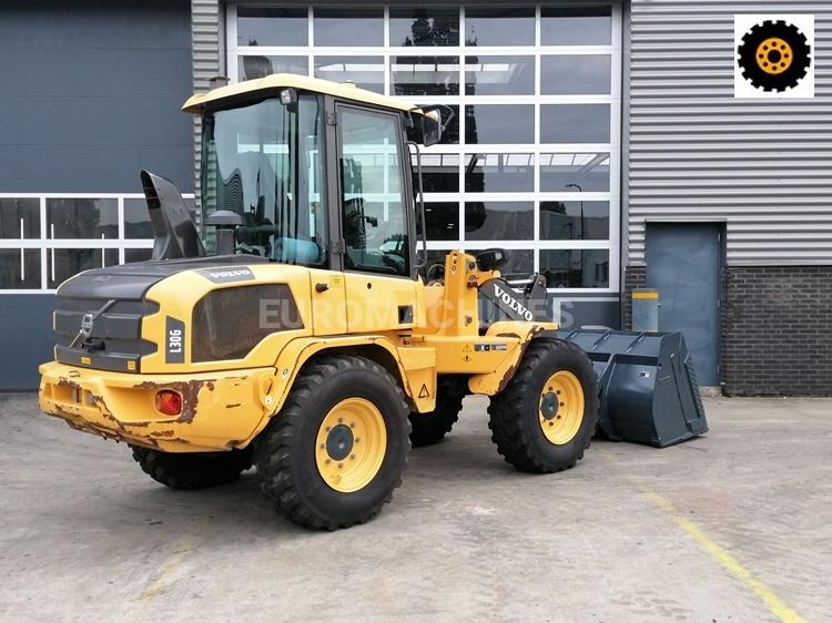 Shovel Volvo L30G