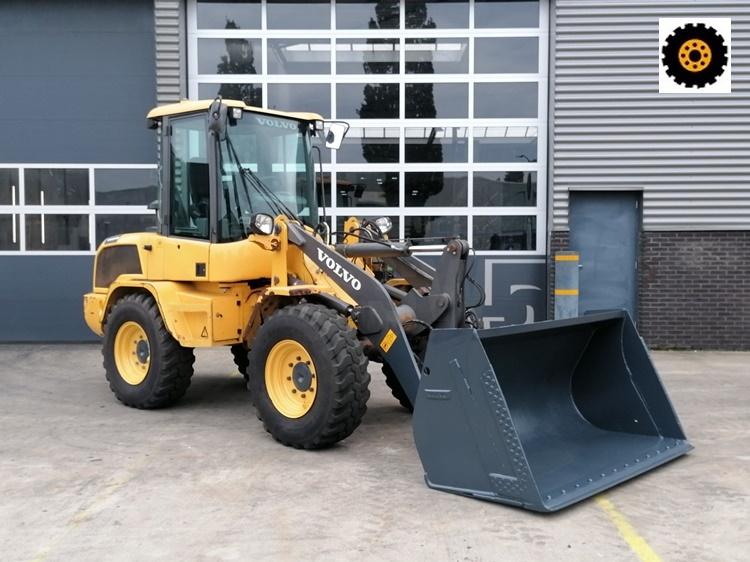 Shovel Volvo L30G