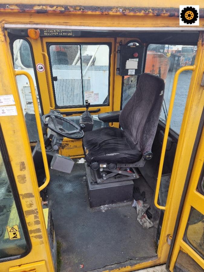 Heavy forklift Kalmar DCB32 RoRo