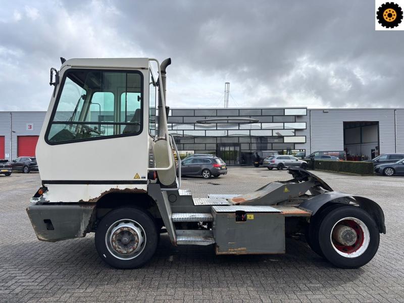 Handling tractor Terberg YT222