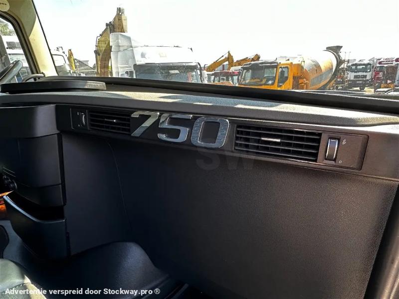 Photo Volvo FH16 16750 8X4 Tractor-unit Push-pull 180T Retarder Top condition image 12/26