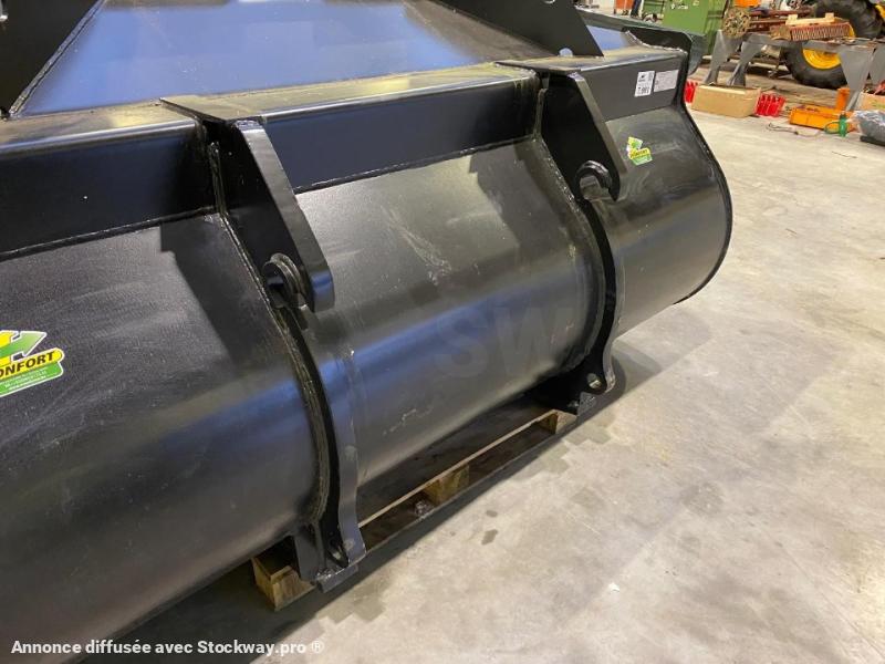 Photo Jcb Bac JCB à lame réversible 2.6m³ JCB-Volvo  image 2/13