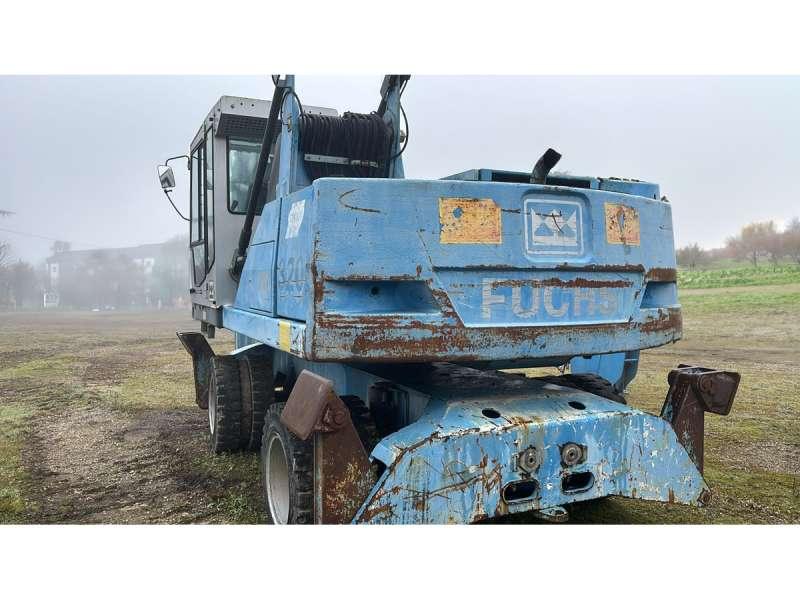 Photo Fuchs MHL320  image 5/8