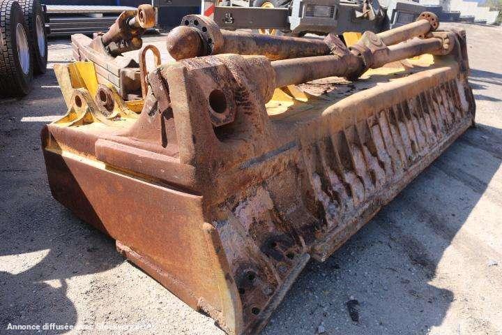 Photo Komatsu Bulldozer D375A-1  image 7/14